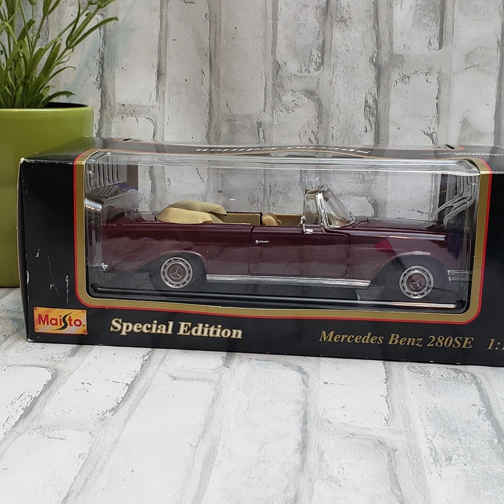 COLLECTORS: Maisto Merceded-Benz 280SE 1:18 Scale